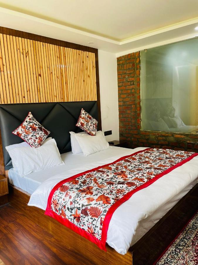 Hotel Lidder Palace Pahalgam Bagian luar foto