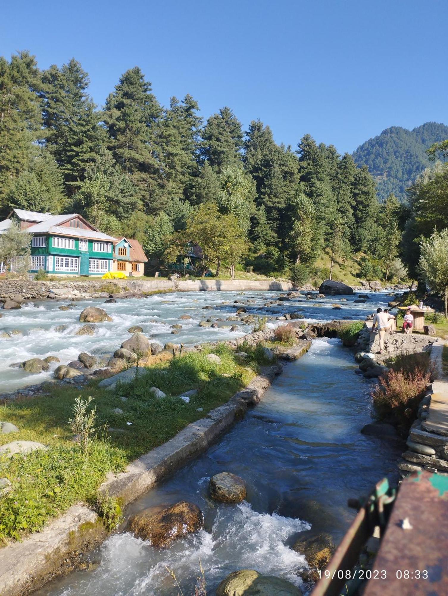 Hotel Lidder Palace Pahalgam Bagian luar foto