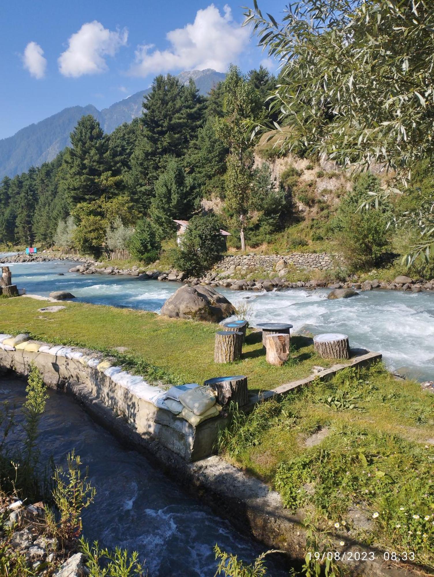 Hotel Lidder Palace Pahalgam Bagian luar foto